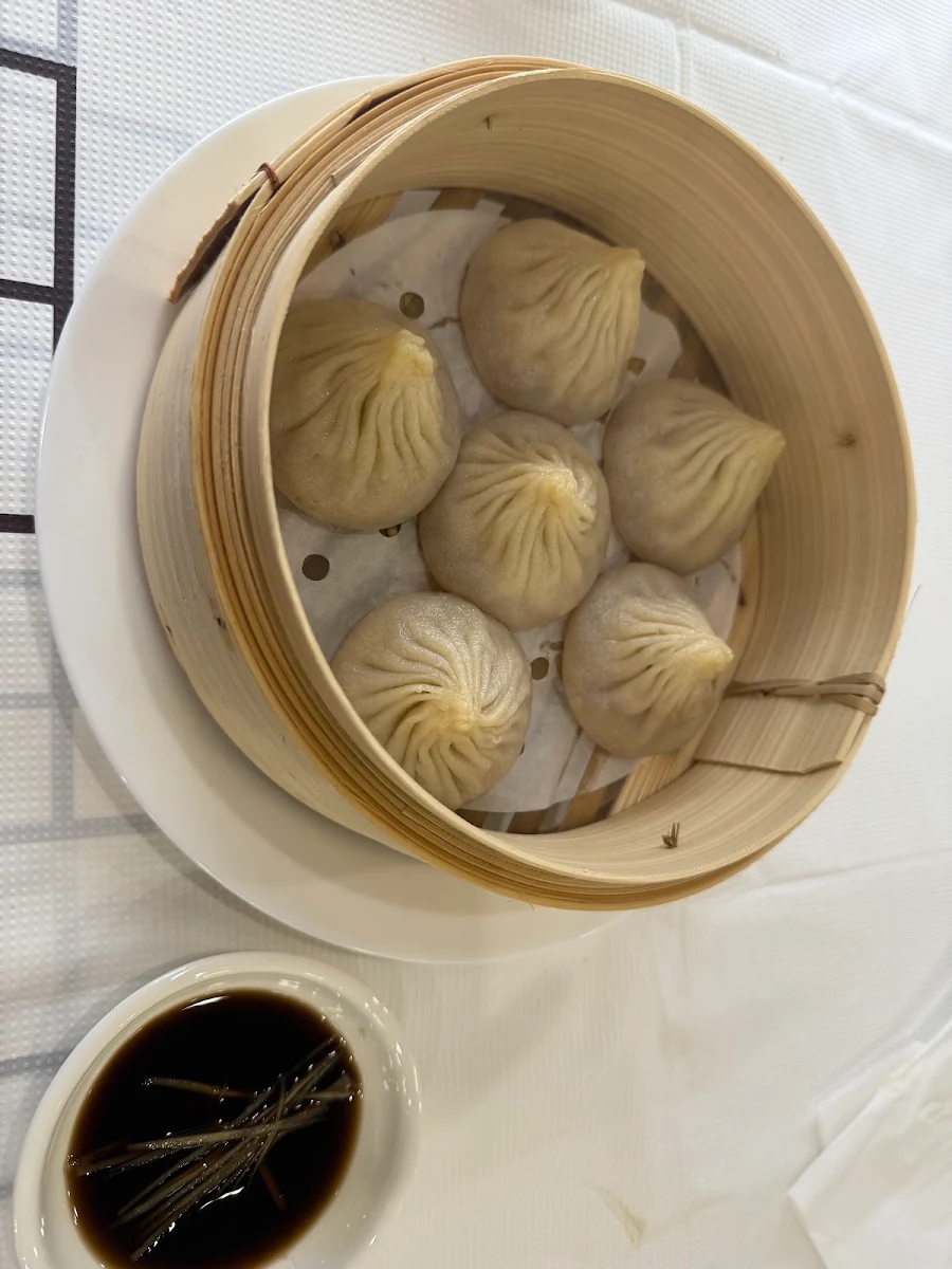 nanxiang soup dumplings xiao long bao 6 pcs 南翔小笼包6个
